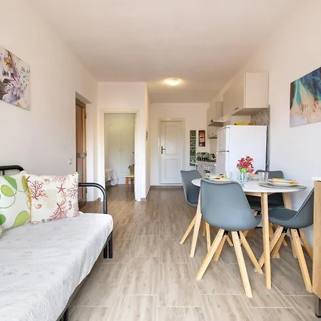 Endless Summer شقة ايزولا روسا